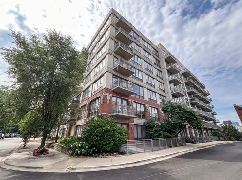 apt-102-1000 N Kingsbury St, Chicago, IL, 60610-6879 | Card Image