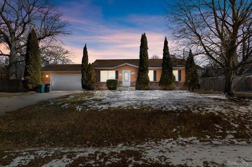 21670 Hancock St, Farmington Hills, MI, 48336-5716 | Card Image