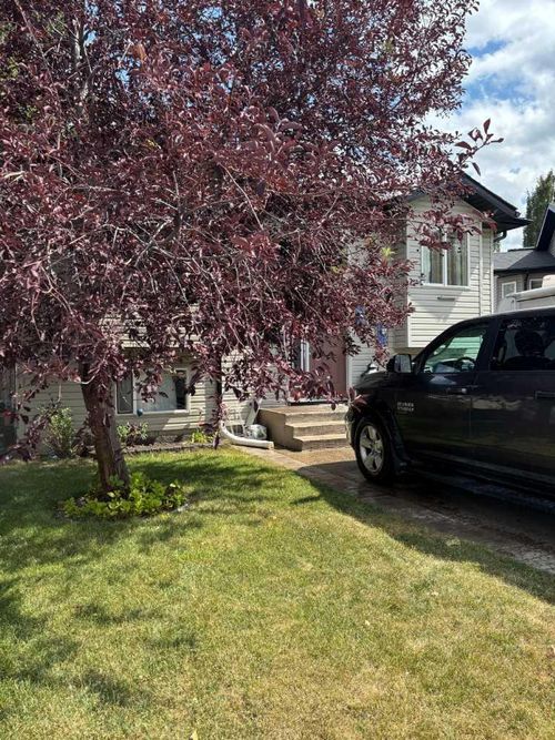 555 Blackfoot Manor W, Lethbridge, AB, T1K7W4 | Card Image