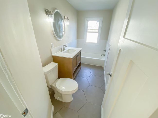 118 S Garfield Ave, Home with 3 bedrooms, 2 bathrooms and 2 parking in Burlington IA | Image 17