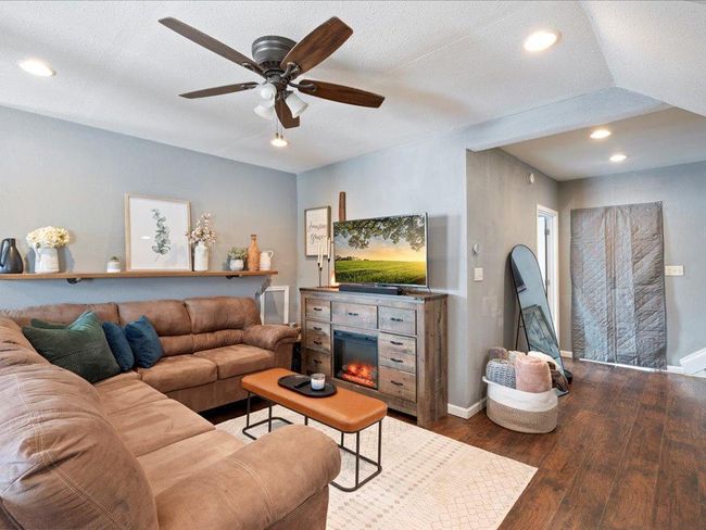 Comfortable living room | Image 13