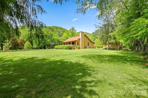 300 Bugle Boy Dr, Cullowhee, NC, 28723-8133 | Card Image