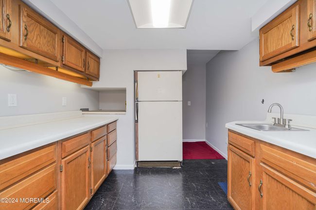 47 Knoll Ct, Condo with 2 bedrooms, 2 bathrooms and null parking in Matawan NJ | Image 17