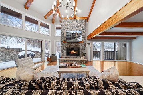 gg1-850 Hillside Drive, Fontana, WI, 53125 | Card Image