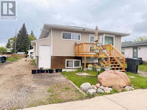 16 3 Ave W, Marshall, SK, S0M0G2 | Card Image