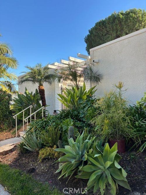 d-2091 Ronda Granada, Laguna Woods, CA, 92637-2492 | Card Image