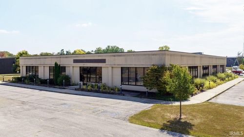 8645 E Backwater Rd, North Webster, IN, 46555-9537 | Card Image