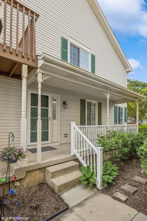 6 W Acorn Ln, Lake In The Hills, IL, 60156-4465 | Card Image