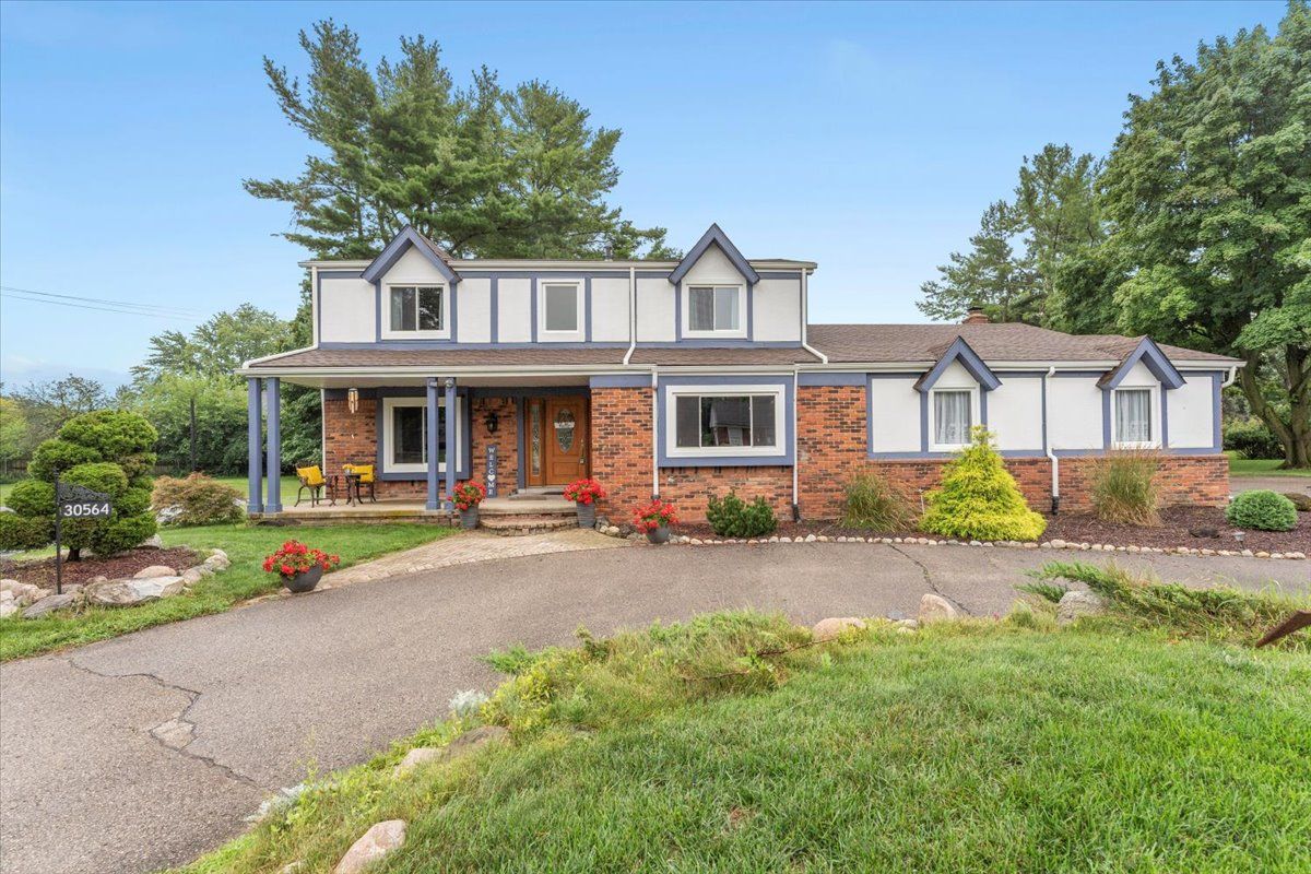 Club House Ln, Farmington Hills, MI 48334