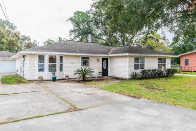 2719 Canal Ave, House other with 4 bedrooms, 2 bathrooms and null parking in Nederland TX | Image 2