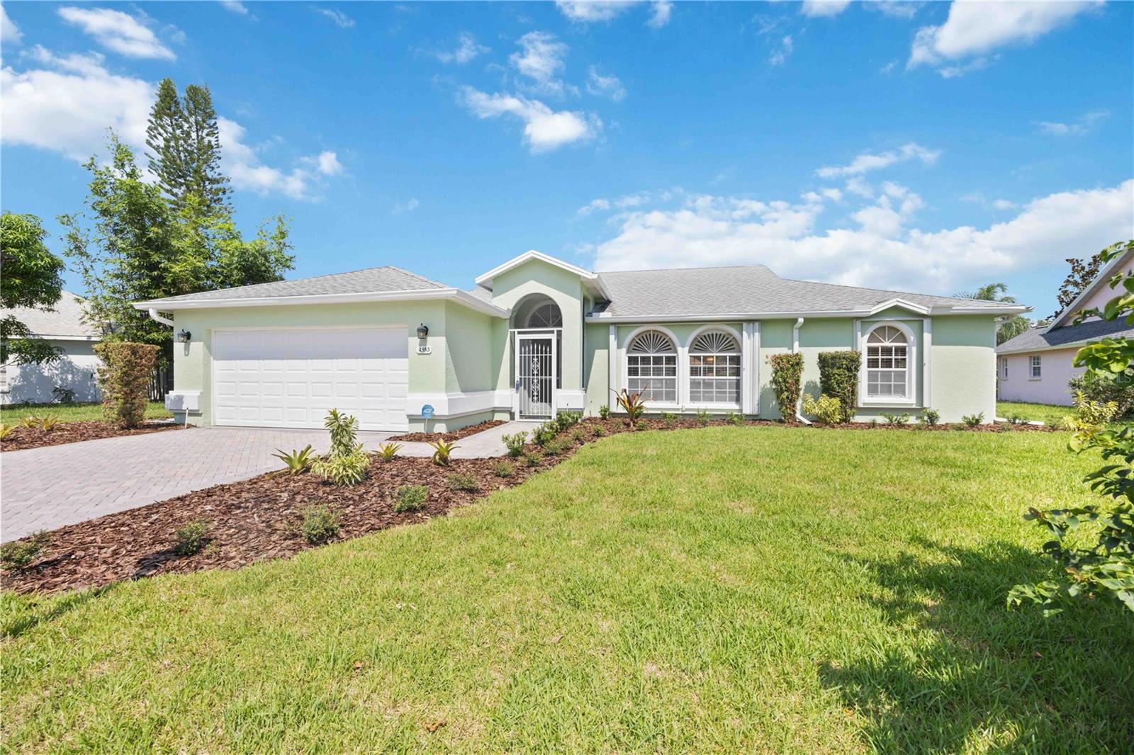 Hamlets Grove Dr, Sarasota, FL 34235