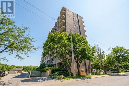 920-60 Southport Street, Toronto (High Park-Swansea), ON, M6S3N4 | Card Image