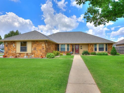 8201 Canna Ln, Oklahoma City, OK, 73132-4178 | Card Image