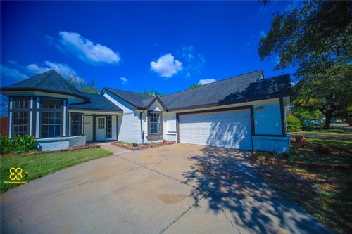 16626 Tranquil Dr, Sugar Land, TX, 77498-4615 | Card Image