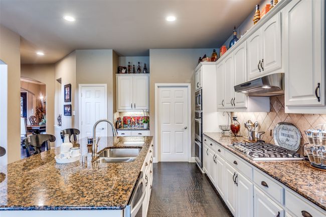 Oversize walk-in pantry | Image 17