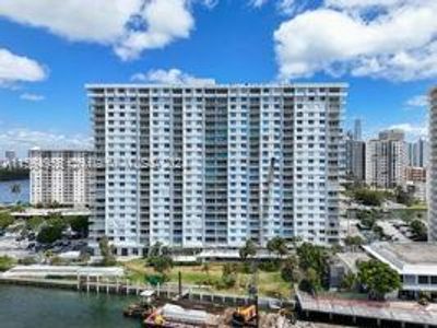 831 - 500 Bayview Dr, Condo with 2 bedrooms, 2 bathrooms and null parking in Sunny Isles Beach FL | Image 2