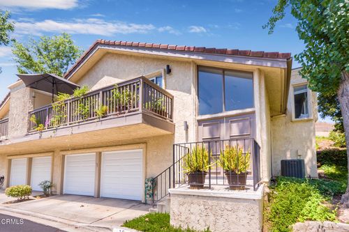 15 Sparrowhawk Ln, Oak Park, CA, 91377-1018 | Card Image