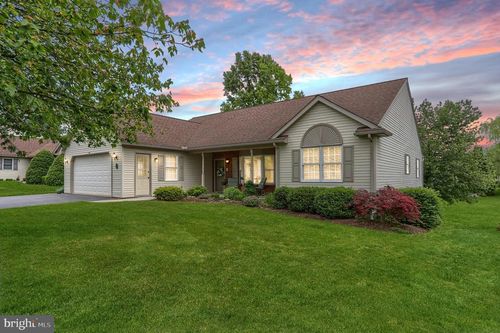 7 Brookside Cir, MYERSTOWN, PA, 17067-3129 | Card Image