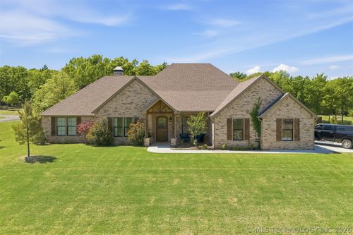 663 Chateau Bnd, Ardmore, OK, 73401-4053 | Card Image