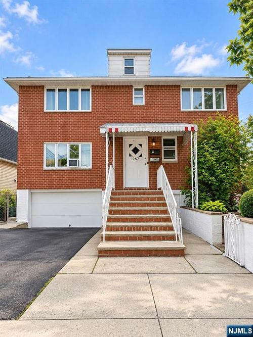 257 Desoto Pl, Cliffside Park, NJ, 07010-1363 | Card Image