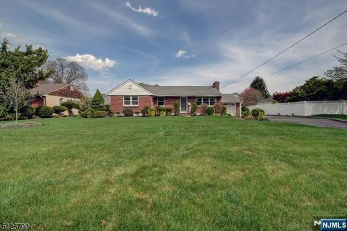348 Boulevard, Pompton Plains, NJ, 07444-1322 | Card Image