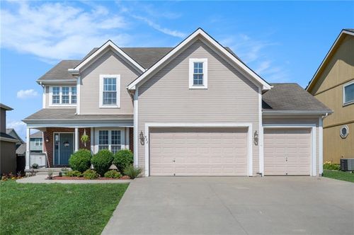 922 Southfork St, Lansing, KS, 66043-5203 | Card Image