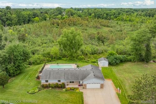 2000 Matthew St, Commerce Twp, MI, 48390-2674 | Card Image
