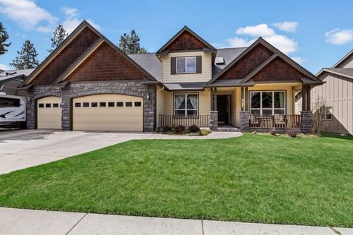 927 Se Briarwood Ct, Bend, OR, 97702-2497 | Card Image