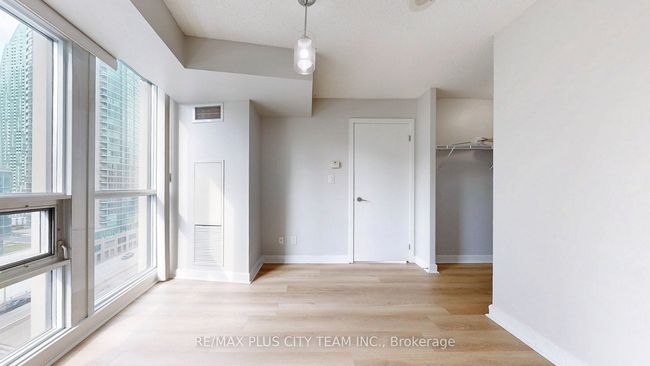1305 - 18 Harbour St, Condo with 2 bedrooms, 2 bathrooms and 1 parking in Toronto ON | Image 13