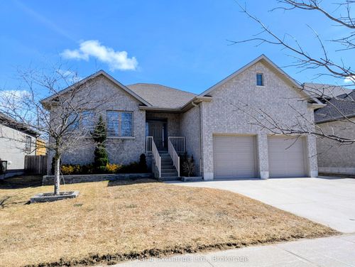 231 Park St, Kincardine, ON, N2Z0A5 | Card Image
