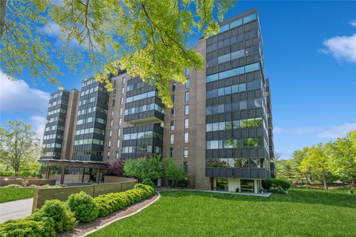 803-3131 Fleur Dr, Des Moines, IA, 50321-1751 | Card Image