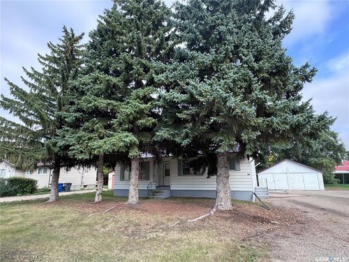 917 Galt St, Whitewood, SK, S0G5C0 | Card Image