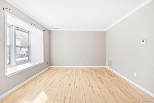 10 Bartlett Cmns, Yaphank, NY, 11980-2002 | Card Image