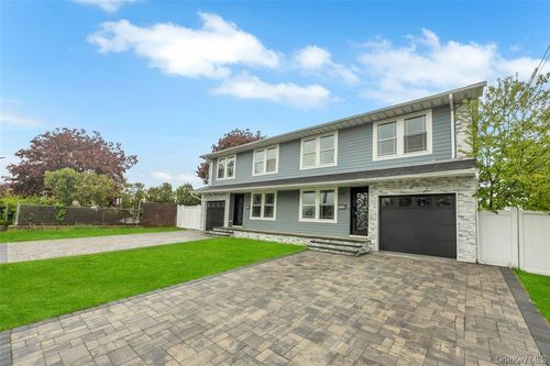 821 N Jefferson Ave, Lindenhurst, NY, 11757-2905 | Card Image