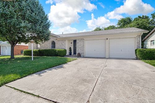829 Belaire Dr, Burleson, TX, 76028-5201 | Card Image
