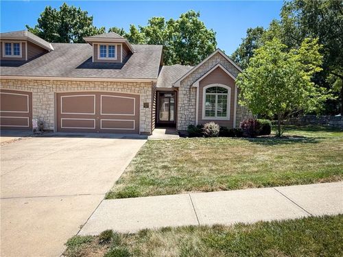 2409 Nw Ashurst Dr, Lee's Summit, MO, 64081-2068 | Card Image