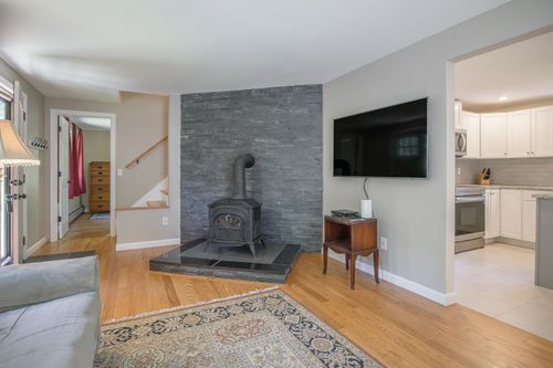11 Ridgewood Dr, Kingston, NH, 03848-3033 | Card Image