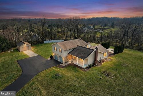 90 Vida Ln, Dover, PA, 17315-2077 | Card Image