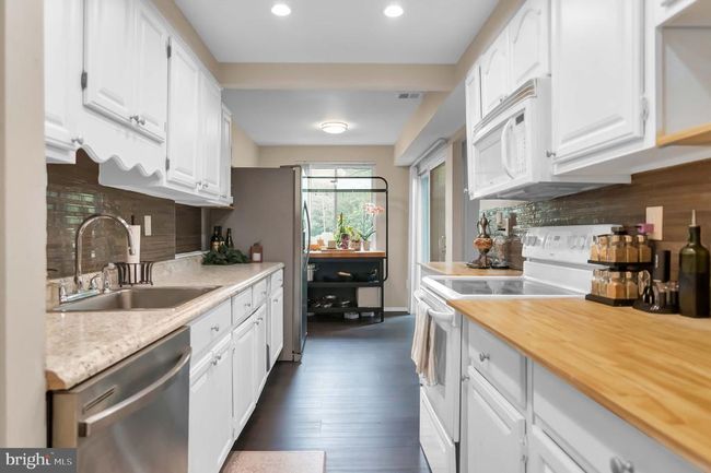 APT-101 - 2817 Jermantown Rd, Condo with 2 bedrooms, 2 bathrooms and null parking in OAKTON VA | Image 12