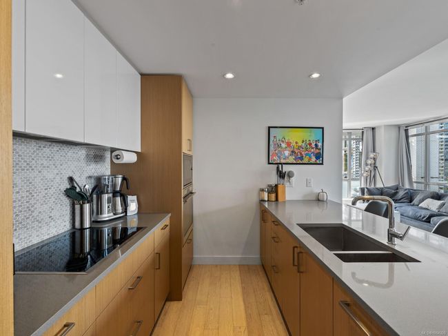 502 - 838 Broughton St, Condo with 2 bedrooms, 1 bathrooms and 1 parking in Victoria BC | Image 5