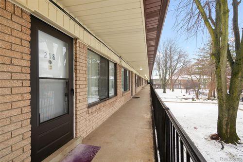 apt-218-995 N Cass Lake Rd, Waterford, MI, 48328-2380 | Card Image