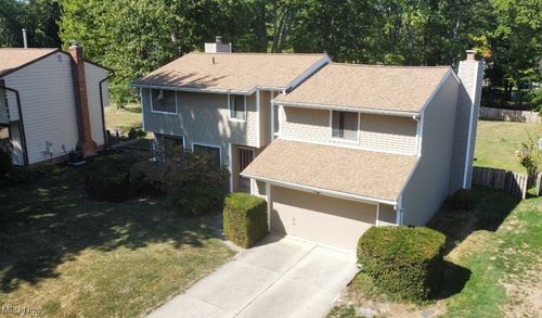 7627 Newton Dr, Mentor, OH, 44060-3919 | Card Image