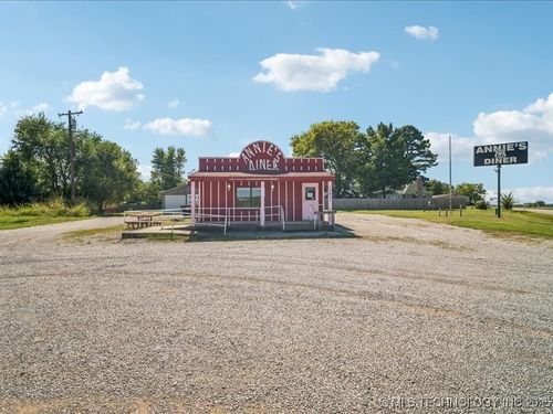 12015 S Poplar St, Claremore, OK, 74017-2865 | Card Image