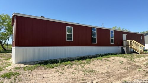 224 Forest Creek Rd, Devine, TX, 78016-2243 | Card Image