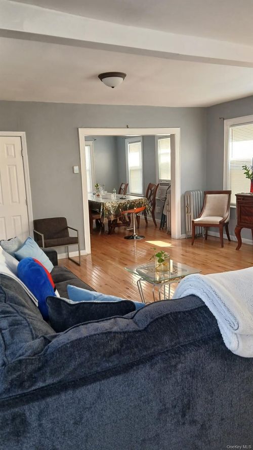 11633 198th Street, New York, NY, 11412 | Card Image