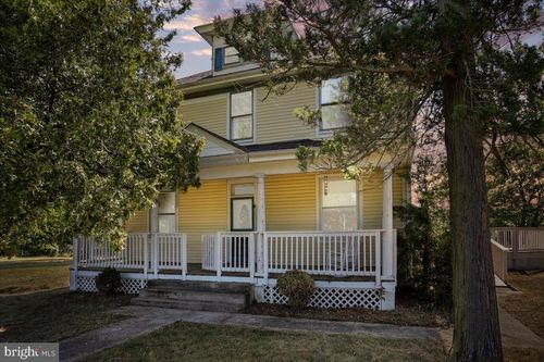 1048 Fairview Dr, BERKELEY SPRINGS, WV, 25411-3214 | Card Image