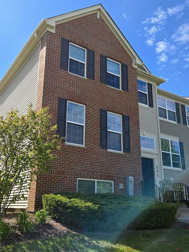 231 Lionel Dr, Townhouse with 3 bedrooms, 3 bathrooms and 2 parking in Grayslake IL | Image 32