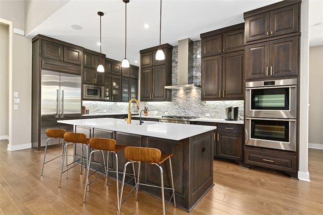 Kitchen with built in appliances | Image 8