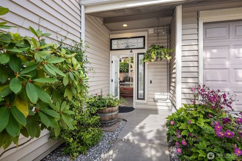 apt-4-1400 Bellevue Way Se, Bellevue, WA, 98004-7148 | Card Image