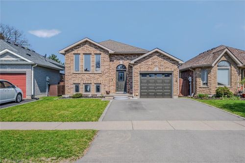 5 Richter St, Brantford, ON, N3T6M2 | Card Image